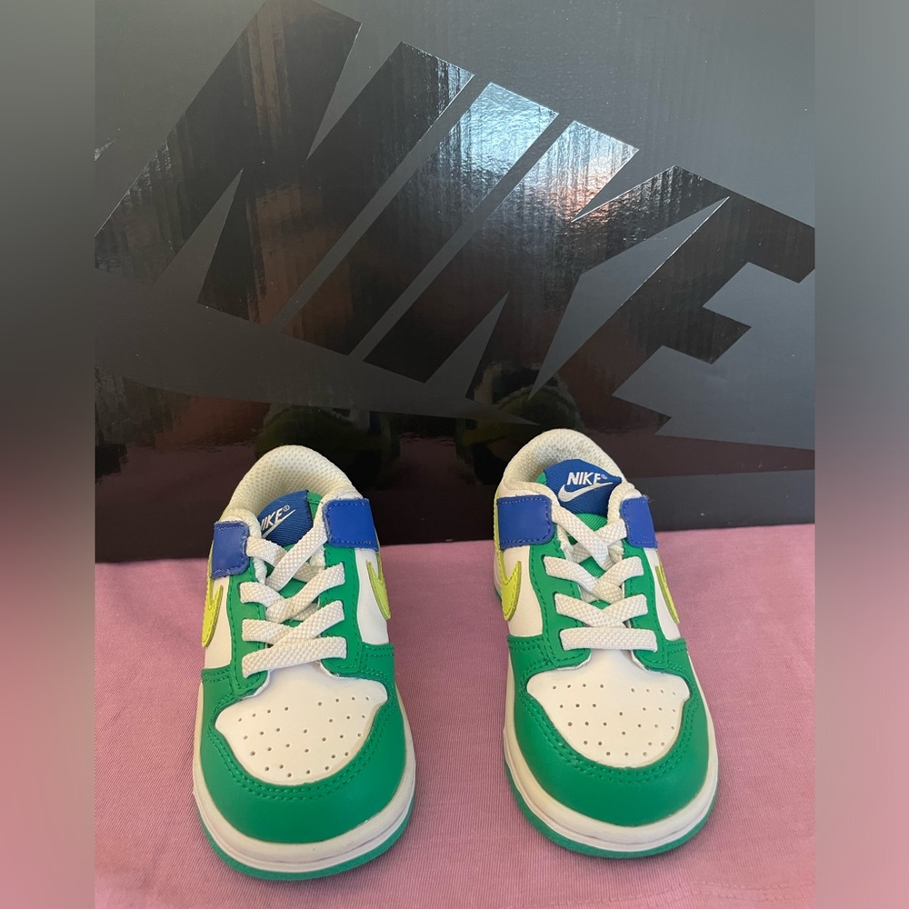 Nike dunk low stadium green royal size 5C in excellent condition